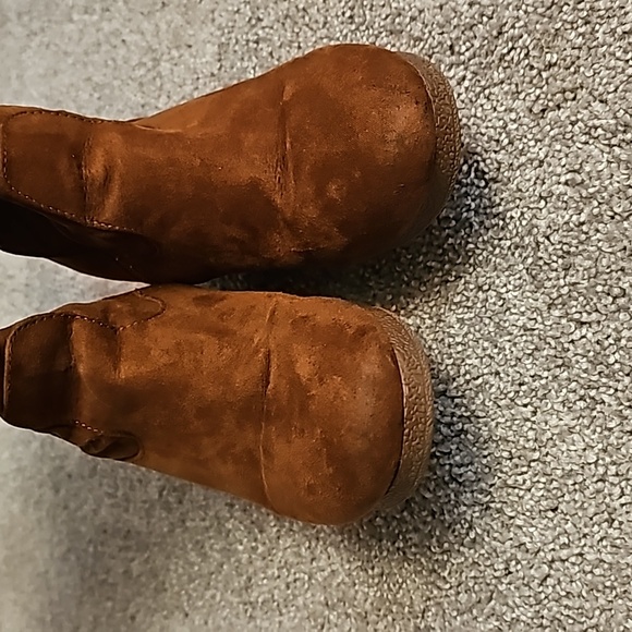 Brown Boots #A8 - Picture 3 of 5